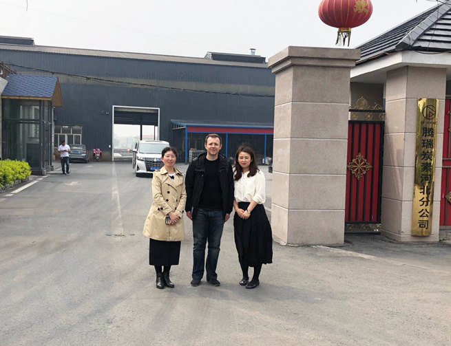Receive the Visit of Ukrainian Customers
